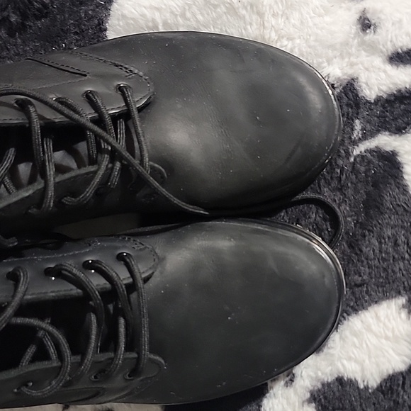 Doc Martens - Picture 2 of 6